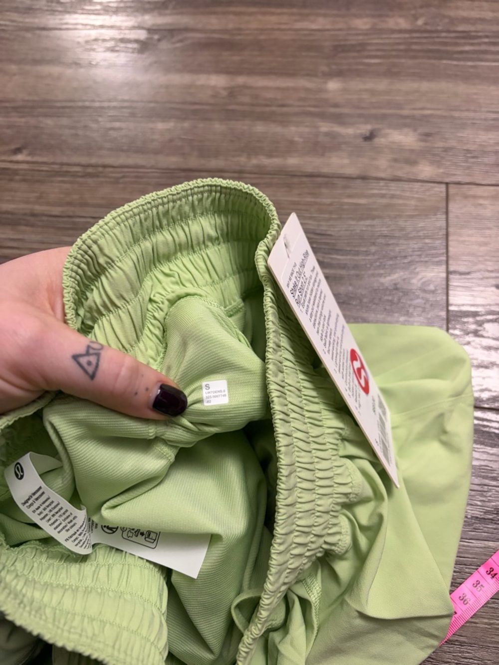 NWT Lululemon Shake It Out High-Rise Running Short 2.5" (Lemongrass) Size S - Picture 3 of 10
